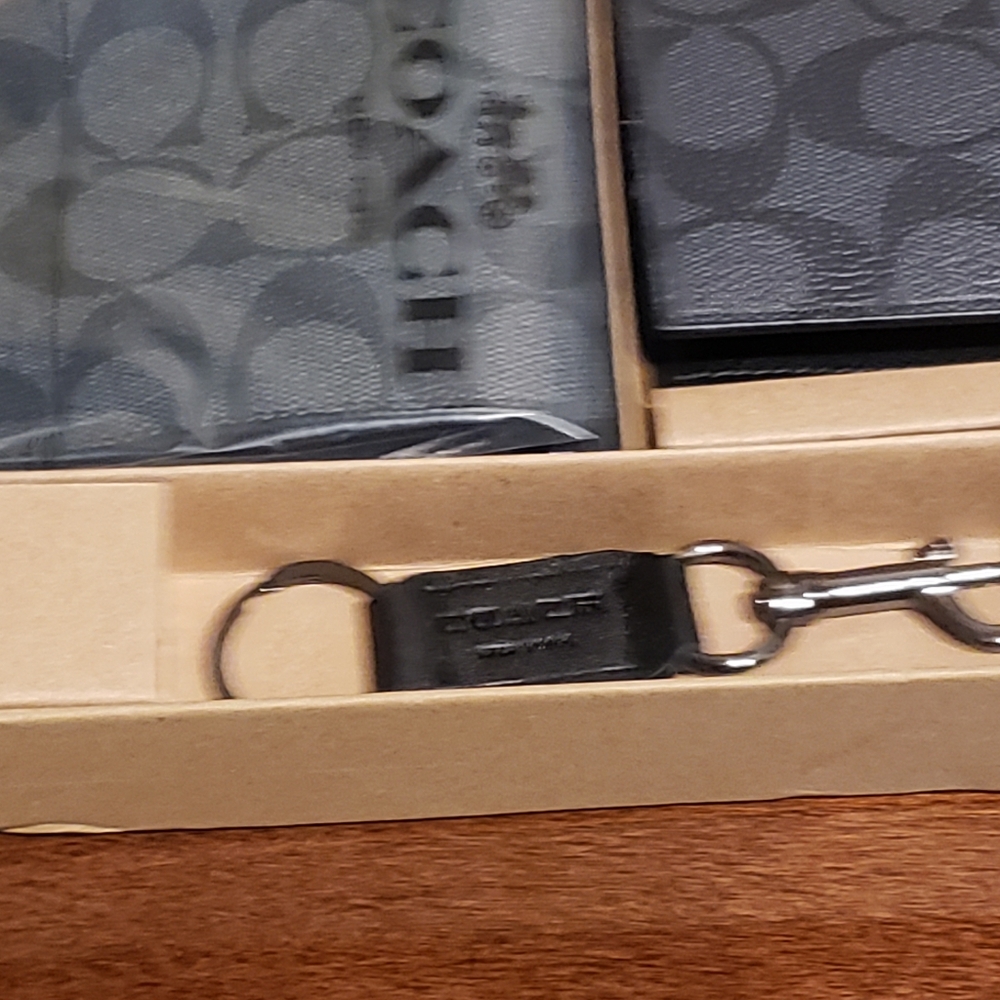 Coach Men's Black Wallet and Keychain Set - Picture 4 of 4